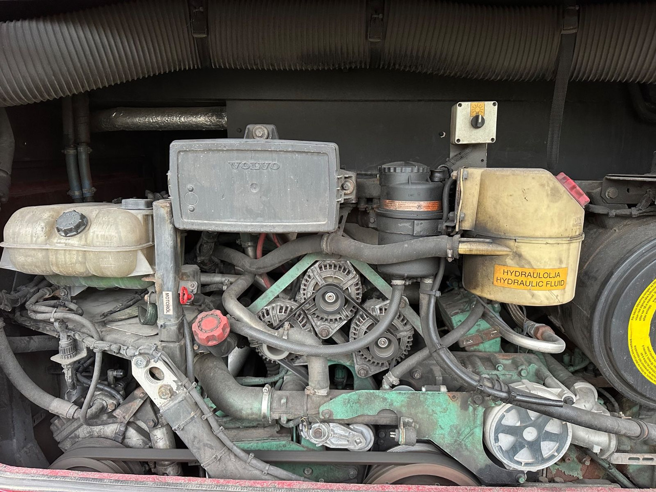 Volvo 9900 HD 6x2 (9700*415 HD*Tourismo RHD) - Патнички вагон автобус: слика 4 Volvo 9900 HD 6x2 (9700*415 HD*Tourismo RHD) - Патнички вагон автобус: слика 4